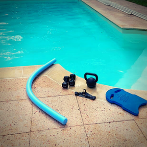 Sport au bord de la piscine Basse Goulaine